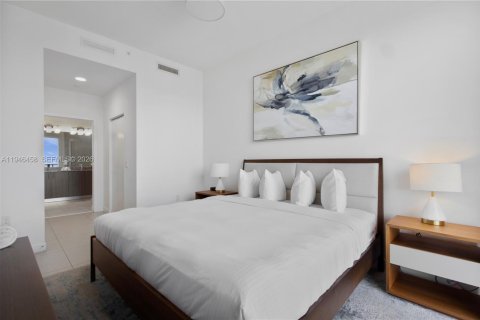 Condo in Doral, Florida, 2 bedrooms  № 2002951 - photo 17