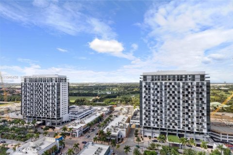 Condo in Doral, Florida, 2 bedrooms  № 2002951 - photo 4