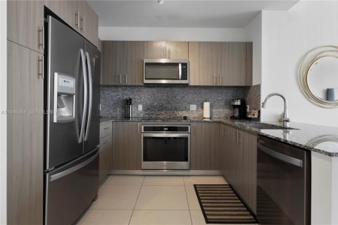 Condo in Doral, Florida, 2 bedrooms  № 2002951 - photo 7