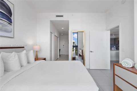 Condo in Doral, Florida, 2 bedrooms  № 2002951 - photo 11