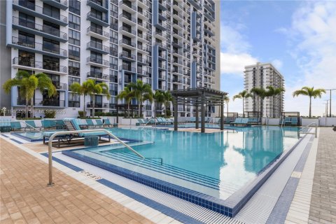 Condo in Doral, Florida, 2 bedrooms  № 2002951 - photo 26