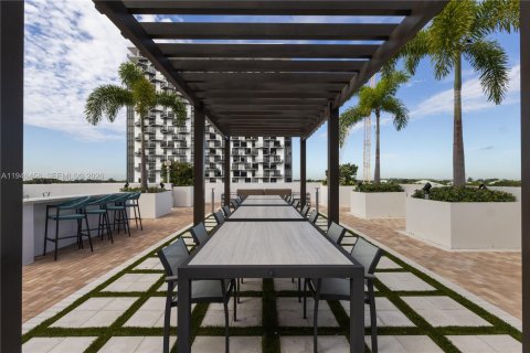 Condo in Doral, Florida, 2 bedrooms  № 2002951 - photo 27