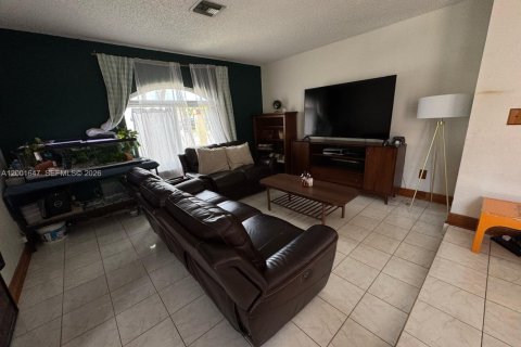Villa ou maison à vendre à Miami, Floride: 3 chambres, 110.37 m2 № 2065706 - photo 29