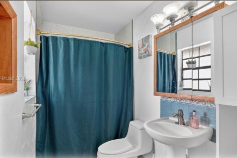 Villa ou maison à vendre à Miami, Floride: 3 chambres, 110.37 m2 № 2065706 - photo 18