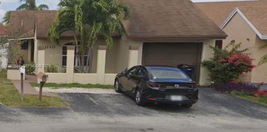 Villa ou maison à Miami, Floride 3 chambres, 110.37 m2 № 2065706