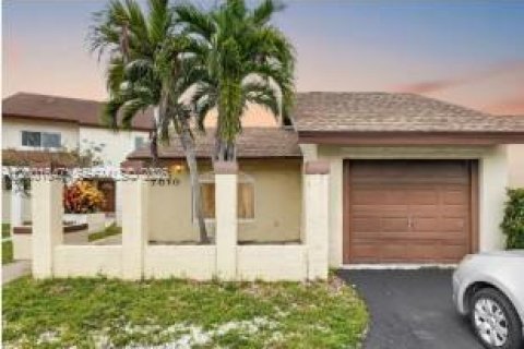Villa ou maison à vendre à Miami, Floride: 3 chambres, 110.37 m2 № 2065706 - photo 25