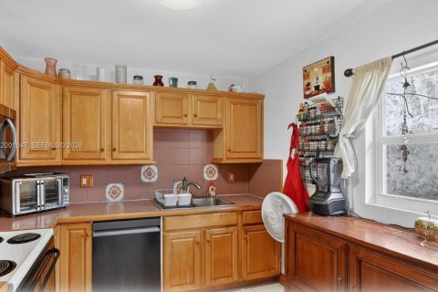 Villa ou maison à vendre à Miami, Floride: 3 chambres, 110.37 m2 № 2065706 - photo 13