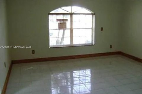 Villa ou maison à vendre à Miami, Floride: 3 chambres, 110.37 m2 № 2065706 - photo 4