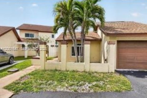 Villa ou maison à vendre à Miami, Floride: 3 chambres, 110.37 m2 № 2065706 - photo 24