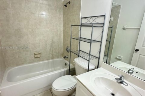 Townhouse in Cutler Bay, Florida 3 bedrooms, 158.4 sq.m. № 2024052 - photo 15