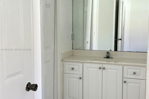 Townhouse in Cutler Bay, Florida 3 bedrooms, 158.4 sq.m. № 2024052 - photo 19