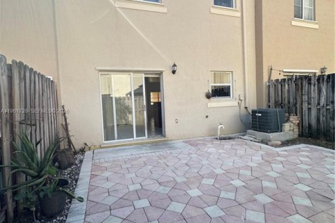 Townhouse in Cutler Bay, Florida 3 bedrooms, 158.4 sq.m. № 2024052 - photo 24
