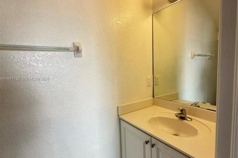 Townhouse in Cutler Bay, Florida 3 bedrooms, 158.4 sq.m. № 2024052 - photo 20