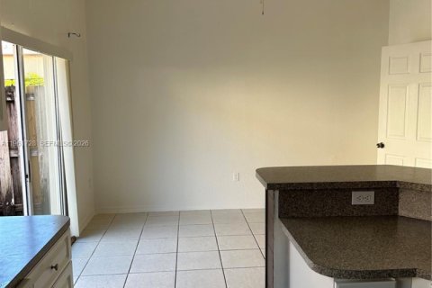 Townhouse in Cutler Bay, Florida 3 bedrooms, 158.4 sq.m. № 2024052 - photo 4