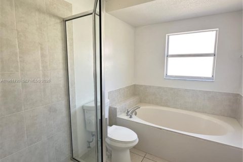 Townhouse in Cutler Bay, Florida 3 bedrooms, 158.4 sq.m. № 2024052 - photo 21