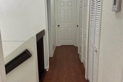 Townhouse in Cutler Bay, Florida 3 bedrooms, 158.4 sq.m. № 2024052 - photo 7