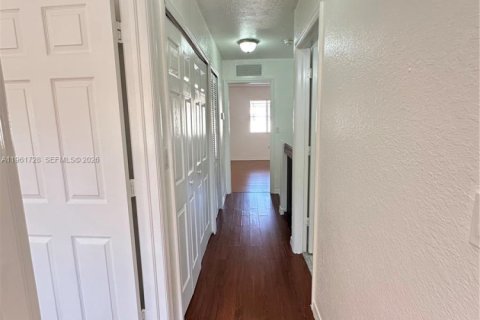 Townhouse in Cutler Bay, Florida 3 bedrooms, 158.4 sq.m. № 2024052 - photo 16