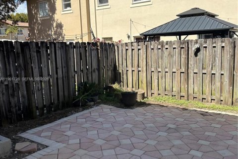 Townhouse in Cutler Bay, Florida 3 bedrooms, 158.4 sq.m. № 2024052 - photo 10