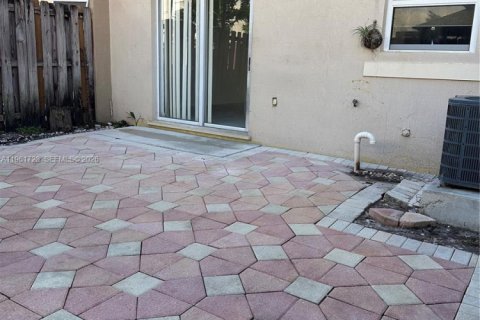 Townhouse in Cutler Bay, Florida 3 bedrooms, 158.4 sq.m. № 2024052 - photo 11