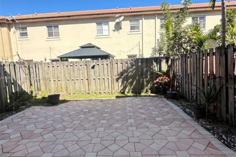 Townhouse in Cutler Bay, Florida 3 bedrooms, 158.4 sq.m. № 2024052 - photo 23