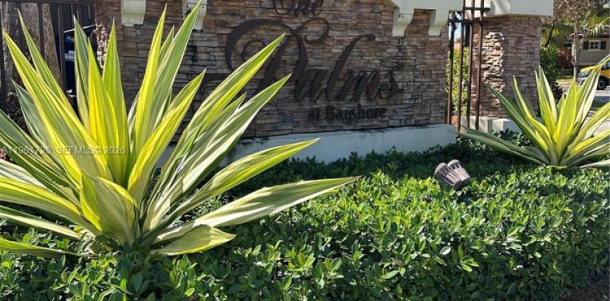 Townhouse in Cutler Bay, Florida 3 bedrooms, 158.4 sq.m. № 2024052