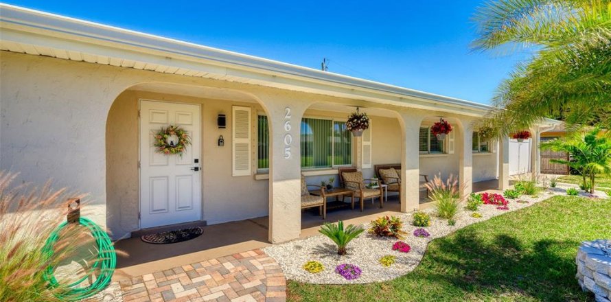 Villa ou maison à Sarasota, Floride 5 chambres, 240.34 m2 № 1659312