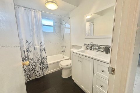 Copropriété à vendre à Hallandale Beach, Floride: 2 chambres, 95.41 m2 № 1860166 - photo 22