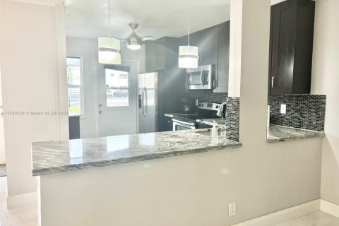 Copropriété à vendre à Hallandale Beach, Floride: 2 chambres, 95.41 m2 № 1860166 - photo 5