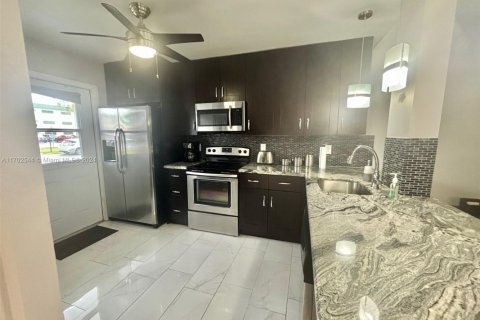 Copropriété à vendre à Hallandale Beach, Floride: 2 chambres, 95.41 m2 № 1860166 - photo 3
