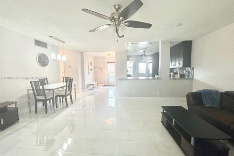 Copropriété à vendre à Hallandale Beach, Floride: 2 chambres, 95.41 m2 № 1860166 - photo 9