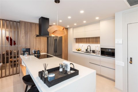 Condo in Key Biscayne, Florida, 2 bedrooms  № 2008957 - photo 5