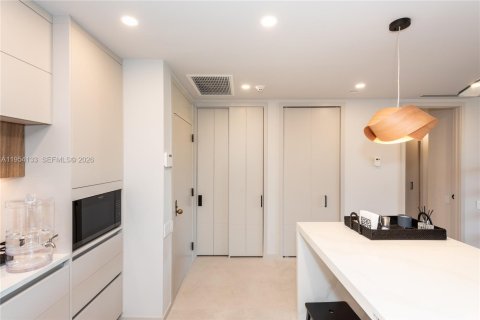 Condo in Key Biscayne, Florida, 2 bedrooms  № 2008957 - photo 7