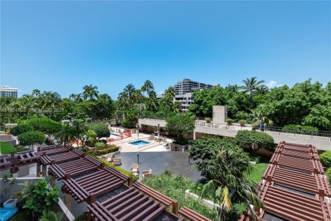 Condo in Key Biscayne, Florida, 2 bedrooms  № 2008957 - photo 21