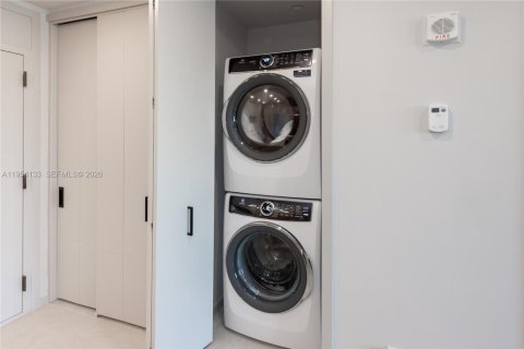 Condo in Key Biscayne, Florida, 2 bedrooms  № 2008957 - photo 19