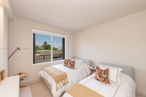 Condo in Key Biscayne, Florida, 2 bedrooms  № 2008957 - photo 15