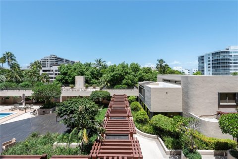 Condo in Key Biscayne, Florida, 2 bedrooms  № 2008957 - photo 23