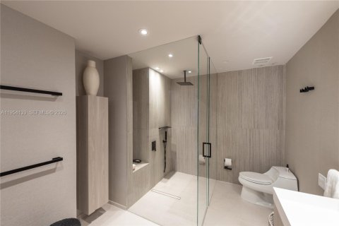 Condo in Key Biscayne, Florida, 2 bedrooms  № 2008957 - photo 14