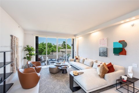 Condo in Key Biscayne, Florida, 2 bedrooms  № 2008957 - photo 2