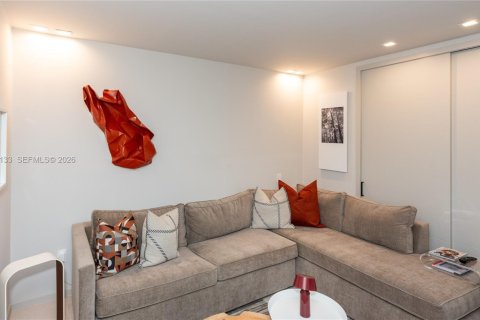 Condo in Key Biscayne, Florida, 2 bedrooms  № 2008957 - photo 8