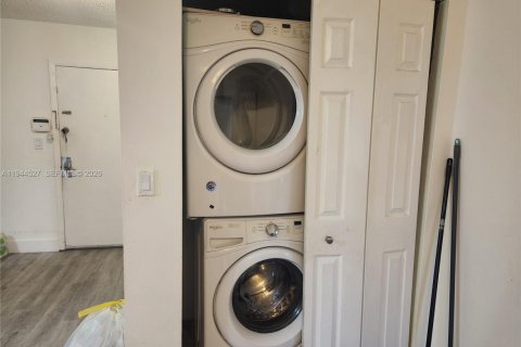 Condo in Plantation, Florida, 2 bedrooms  № 2054170 - photo 10