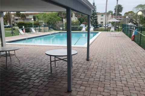 Condo in Plantation, Florida, 2 bedrooms  № 2054170 - photo 12