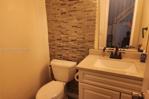 Condo in Plantation, Florida, 2 bedrooms  № 2054170 - photo 4