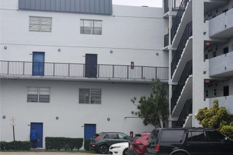 Condo in Plantation, Florida, 2 bedrooms № 2054170