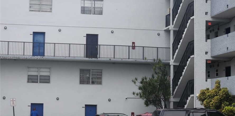 Condo in Plantation, Florida, 2 bedrooms  № 2054170