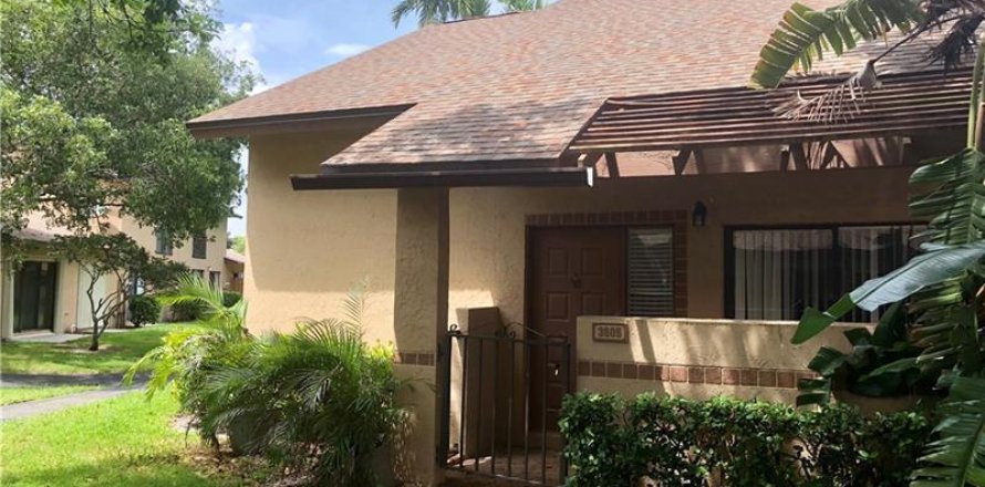 Adosado en Coconut Creek, Florida 3 dormitorios, 136.57 m2 № 2250673