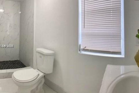 House in Miami, Florida 2 bedrooms № 1894280 - photo 7