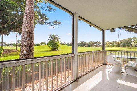 Condo in Palm Beach Gardens, Florida, 2 bedrooms № 2422163 - photo 10