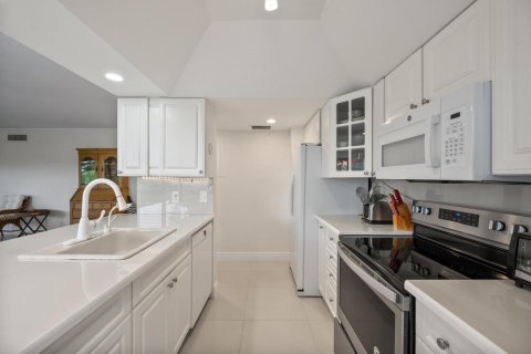 Condo in Palm Beach Gardens, Florida, 2 bedrooms № 2422163 - photo 6
