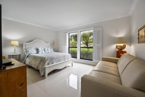 Condo in Palm Beach Gardens, Florida, 2 bedrooms № 2422163 - photo 23