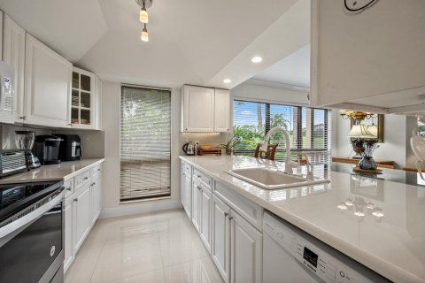 Condo in Palm Beach Gardens, Florida, 2 bedrooms № 2422163 - photo 18
